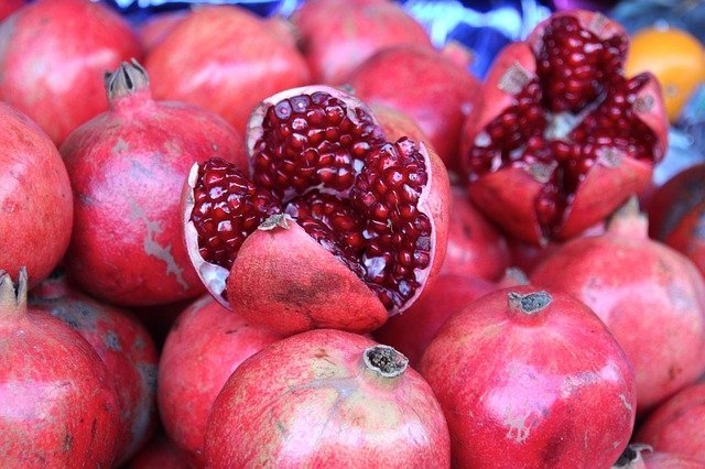You are currently viewing Pomegranate (Anar) Production in Pakistan / انار کی کاشت